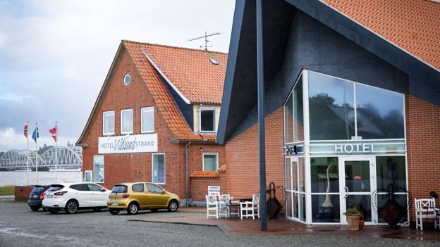 Strandarealet foran hotellet er tilsyneladende vigtigst for flertallet af andelshaverne. De vil bevare det som et fristed for beboerne i Vilsund. <i>Foto: Bo Lehm</i>