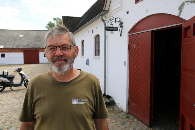 John Jørgensen er leder af Virksomhedscentret på Knivholt, der løser afklaringsopgaver for Jobcenter Frederikshavn. <i>Foto: Hans Sejlund</i>