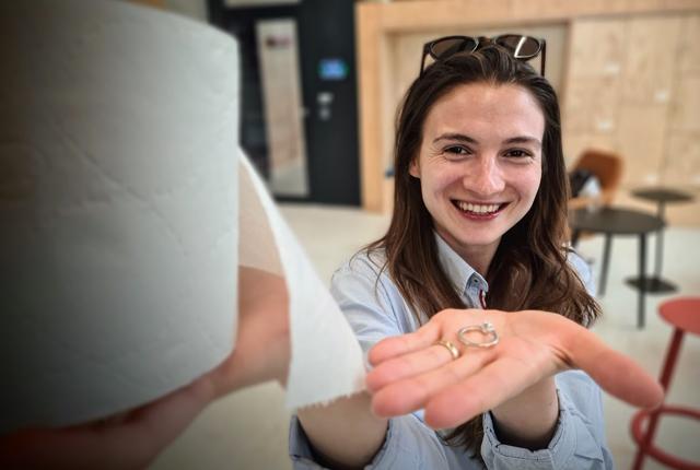Diana havde én dag: Byttede toiletpapir til en ring. <i>Foto: Jakob Kanne Bjerregaard</i>