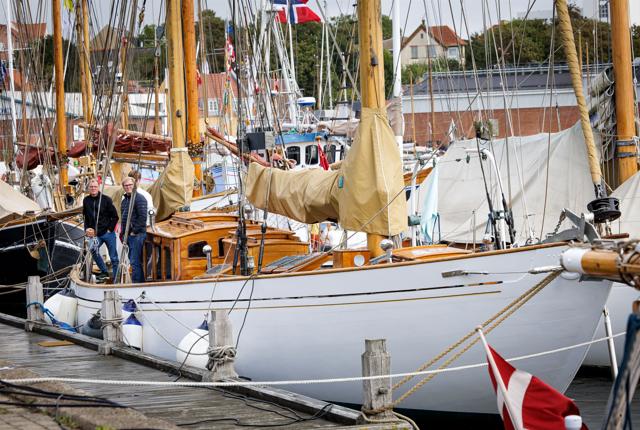 Træskibet "Akela" lå ved kaj i Thisted tirsdag 13. september - og går man med en sejler i maven, så er "Akela" ovenikøbet til salg. <i>Foto: Bo Lehm</i>
