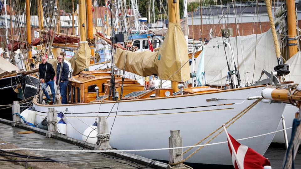 Træskibet "Akela" lå ved kaj i Thisted tirsdag 13. september - og går man med en sejler i maven, så er "Akela" ovenikøbet til salg. <i>Foto: Bo Lehm</i>