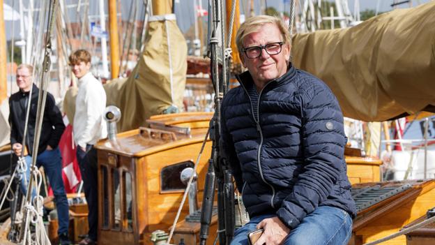 Bendix Laxvig sælger sit hjerteblod i form af træskibet "Akela". <i>Foto: Bo Lehm</i>