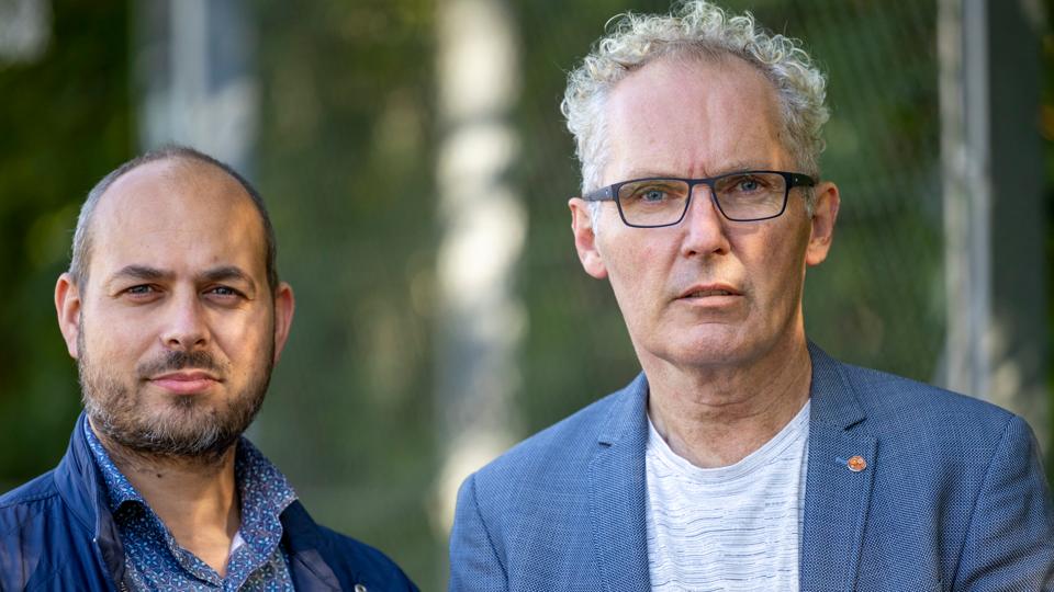 Rasmus Holmgaard Berthelsen og Werner Elhauge fra Sønderholm er nogle af de forældre, som frygter konsekvenserne af det ny forslag. <i>Foto: Martél Andersen</i>
