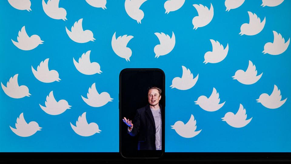 Tesla-ejer og mangemilliardær Elon Musk vil ud af en købsaftale med Twitter. Men tirsdag aften dansk tid har aktionærerne i Twitter ved en afstemning godkendt aftalen og står dermed fast på, at selskabet skal sælges til Musk. (Arkivfoto). <i>Samuel Corum/Ritzau Scanpix</i>