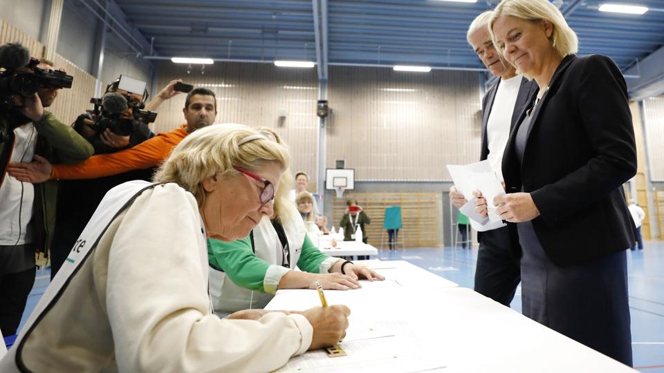 Den foreløbige optælling viser, at den blå blok i Sverige har en snæver føring over statsminister Magdalena Anderssons (billedet) røde blok. (Arkivfoto). <i>11950 Ali Lorestani/TT/Ritzau Scanpix</i>