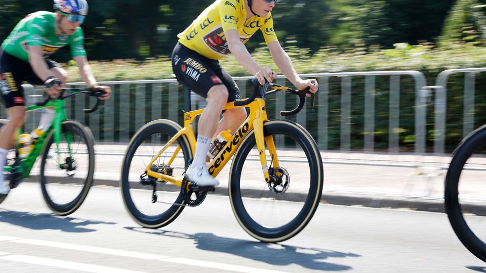 Jonas Vingegaard kørte showløbet Etten-Leur midt i august, men har ikke kørt et rigtigt løb siden Tour de France-triumfen i sommer. (Arkivfoto) <i>Bas Czerwinski/Ritzau Scanpix</i>