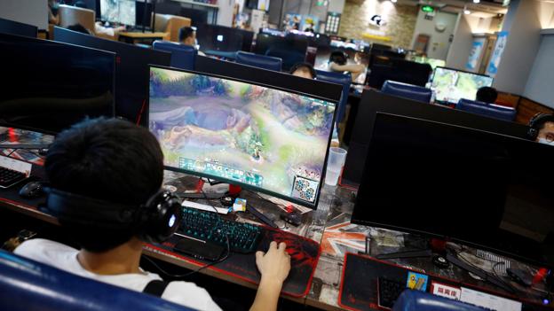 Teenagerens gamer-pc er en af de helt store strømtyve i husstanden. <i>Foto: Florence Lo/Reuters/Ritzau Scanpix</i>