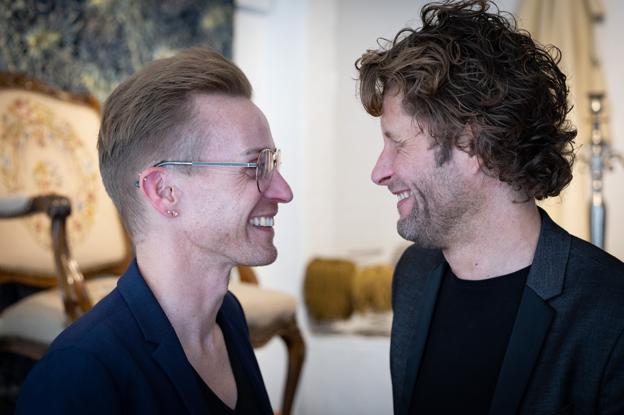 Der er højt til loftet og masser af smil i Jonas Jensen og Thomas Dygs hverdag. <i>Foto: Kim Dahl Hansen</i>