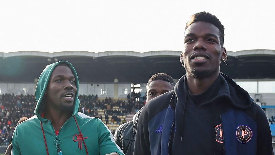 Mathias Pogba (til venstre) er mistænkt for at have været med til at afpresse sin egen bror, Paul Pogba (til højre), for et millionbeløb. Billedet er fra december 2019. (Arkivfoto). <i>Guillaume Souvant/Ritzau Scanpix</i>