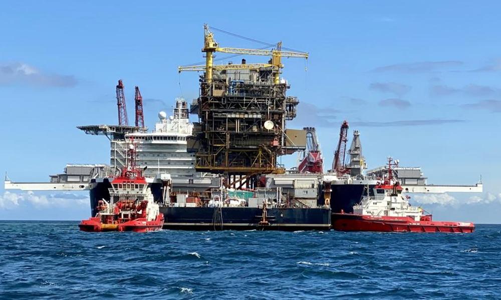 'Pioneering Spirit' var sidst på besøg ud for Frederikshavn i 2020, hvor det påbegyndte nedtagning af Tyra-feltet. 'Pioneering Spirit' var sidst på besøg ud for Frederikshavn i 2020, hvor det påbegyndte nedtagning af Tyra-feltet.