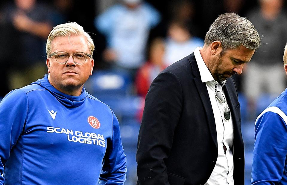 Cheftræner Lars Friis betaler prisen for AaB's sportslige krise, men pilen peger i særdeleshed også på sportschef Inge Andrê Olsen. <i>Arkivfoto: Ernst Van Norde/Ritzau Scanpix</i>