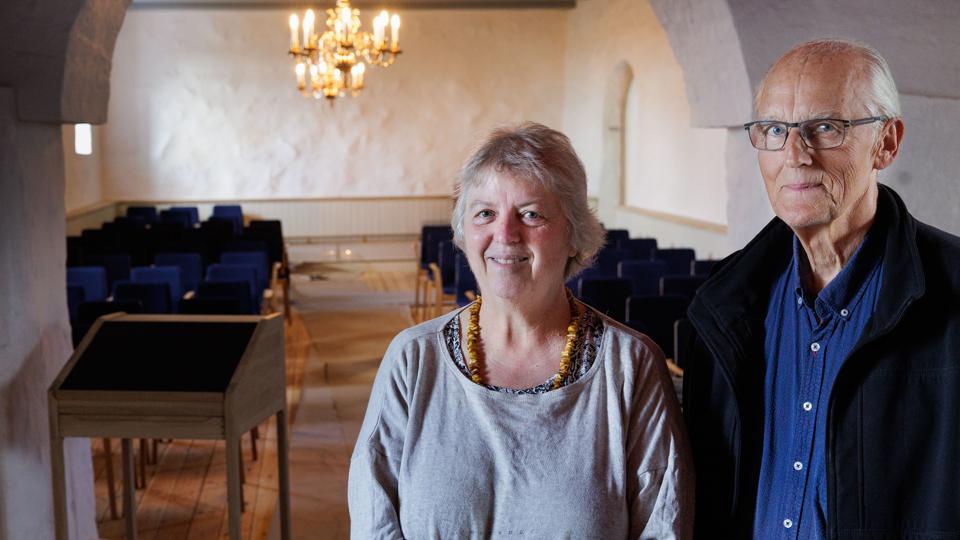 Jytte Nielsen og Børge Hornstrup fødte ideen til den gennemgribende nyindretning af kirkerummet i Kallerup Kirke så det kan bruges til flere formål end søndagens prædiken. <i>Foto: Bo Lehm</i>