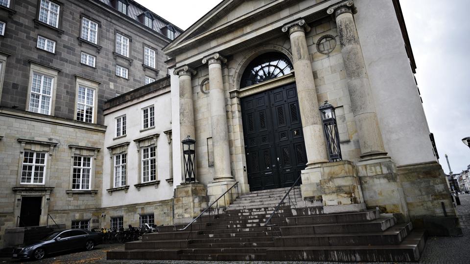 Fem dommere i Højesteret er enige om, at der ikke er grundlag for en straf i flere år til en ung konstabelelev. (Arkivfoto). <i>Philip Davali/Ritzau Scanpix</i>