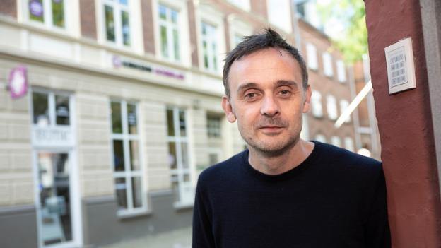Jonas Jakobsen er regionschef i Kirkens Korshær i Søndergade 14, hvor han har været i 15 år. <i>Foto: Claus Søndberg</i>