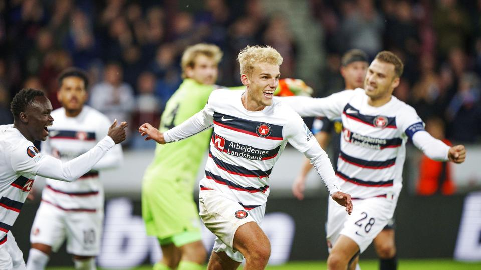 FCM-spilleren Gustav Isaksen scorede til 4-1 mod Lazio og leverede generelt en brandkamp mod italienerne, som endte med at tabe 1-5 i Herning. <i>Bo Amstrup/Ritzau Scanpix</i>