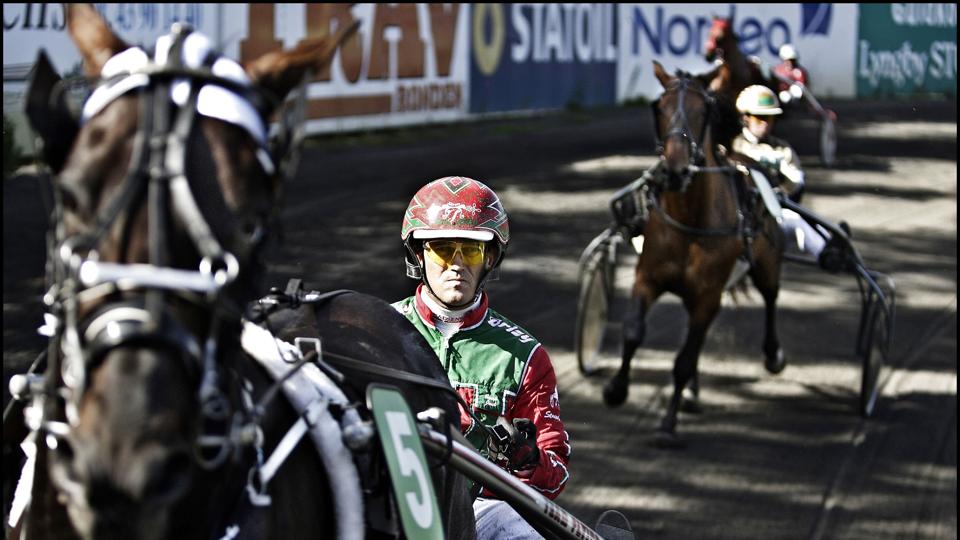 Steen Juul er Danmarks mest vindende travkusk. Ti gange har han vundet Dansk Trav Derby. Hesten på billedet er ikke Staro Obrigado. (Arkivfoto). <i>Liselotte Sabroe/Ritzau Scanpix</i>