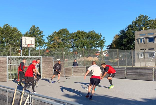 Floorball er en populær aktivitet hos Søværnet. <i>Privatfoto</i>