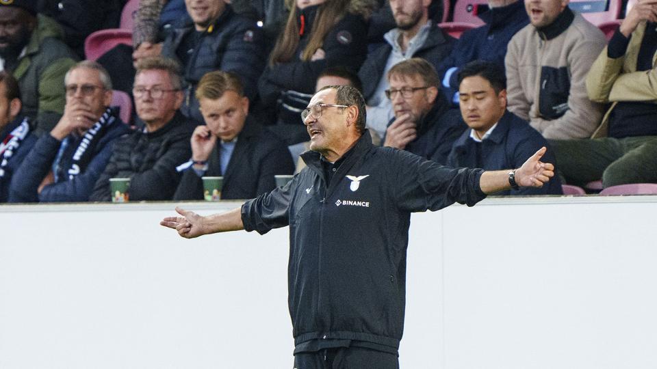 Maurizio Sarri så torsdag sit Lazio-hold tabe 1-5 til FC Midtjylland i Europa League. <i>Bo Amstrup/Ritzau Scanpix</i>