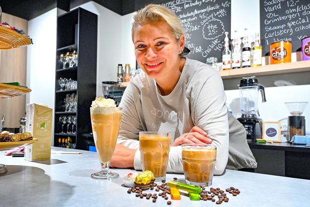 Tina Skaarup har overtaget driften af Kaffeslapperas. Onsdag 21. slår hun dørene op. <i>Foto: Ole iversen</i>
