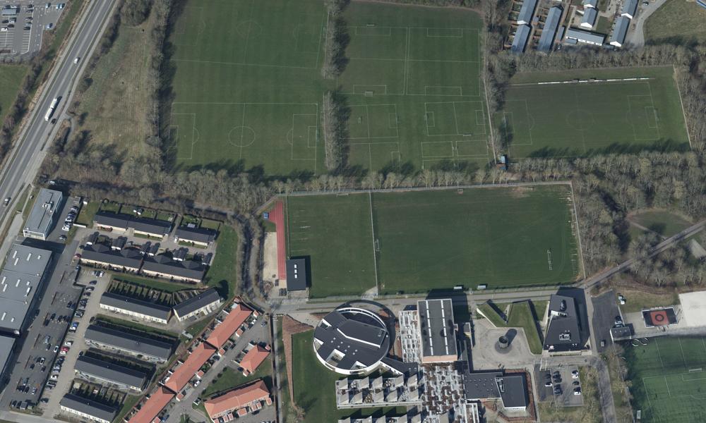 Området i Tilst ved Aarhus Gymnasium og DBU Jylland, hvor det ny stadium er tænkt opført.