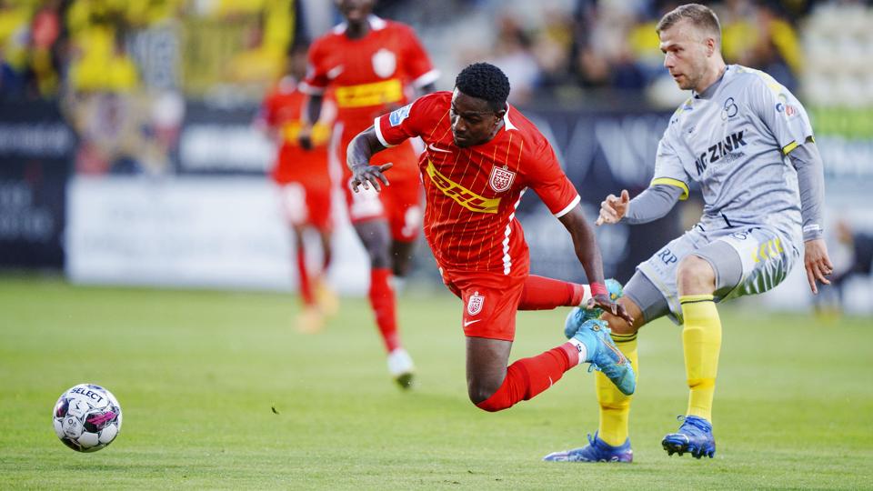 Topholdet FC Nordsjælland og Ernest Nuamah snublede ude mod AC Horsens, som vandt 1-0 i fredagens kamp i Superligaen. <i>Bo Amstrup/Ritzau Scanpix</i>