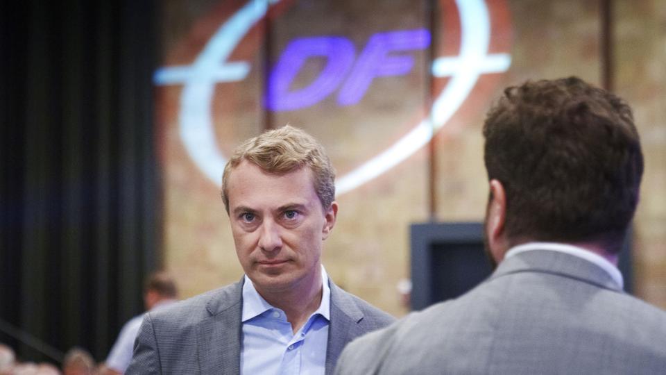 DF-formand Morten Messerschmidt siger i sin tale på partiets årsmøde, at Danmark skal være et land, der ikke bare henter arbejdskraft udefra, men er stolt af at have egne mekanikere, bygningskonstruktører, sundhedsmedarbejdere, kokke og elektrikere. <i>Bo Amstrup / Ritzau Scanpix/Ritzau Scanpix</i>