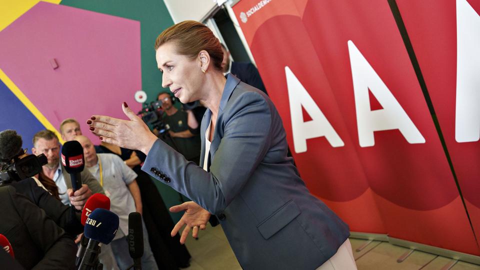 Flere skal ind på uddannelserne, og så skal de studerende på social- og sundhedsuddannelserne fastholdes bedre, fastslår statsministeren på et pressemøde ved partiets årsmøde i Aalborg. <i>Henning Bagger/Ritzau Scanpix</i>