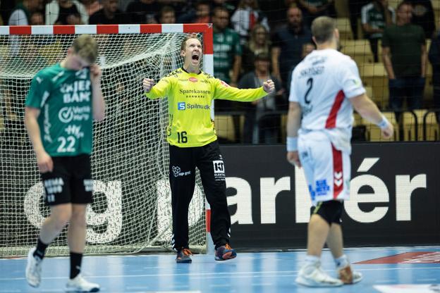 Mikael Aggefors fik fuld spilletid mod Skjern og leverede 15 redninger i kampen, inden han til sidst kunne juble over en sikker sejr. <i>Foto: Claus Søndberg</i>