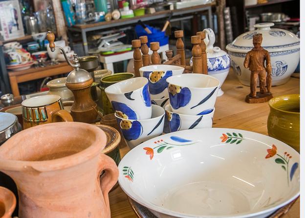 Porcelæn og kaffestel er for tiden blandt de mere populære loppeeffekter. <i>Foto: Allan Mortensen/Expo Fotografi</i>