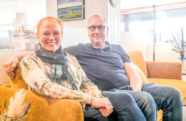 Charlotte Svanekjær er 3. generation i møbelhuset. Gemalen Lars Svendsen kom med for et par siden. Han er selv 3. generation i en møbelhandlerfamilie. <i>Foto: Allan Mortensen/Expo Fotografi</i>