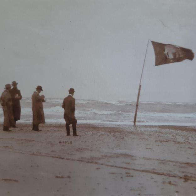 4. juli 1907 besøgte det daværende Siams elskede konge Skagen, hvor han plantede et flag med et elefantmotiv på Grenen. <i>Foto: Nordjyllands Kystmuseum</i>