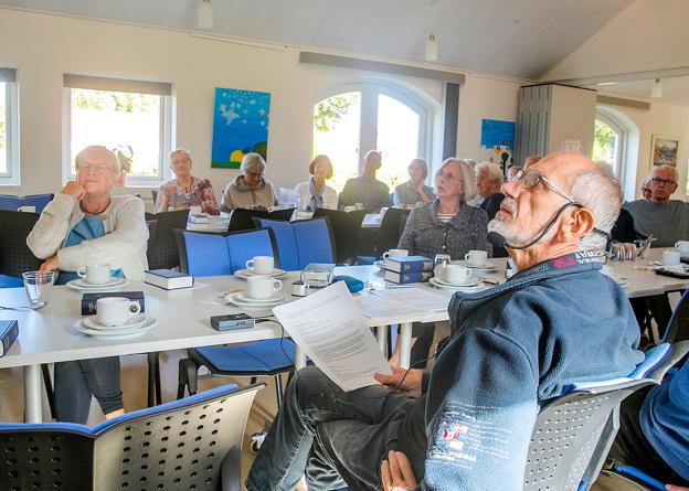 Klem Thomsen supplerede fremvisningen af de gamle fotos og dokumenter med masser af guldkorn om en svunden tid. <i>Foto: Allan Mortensen/Expo Fotografi</i>