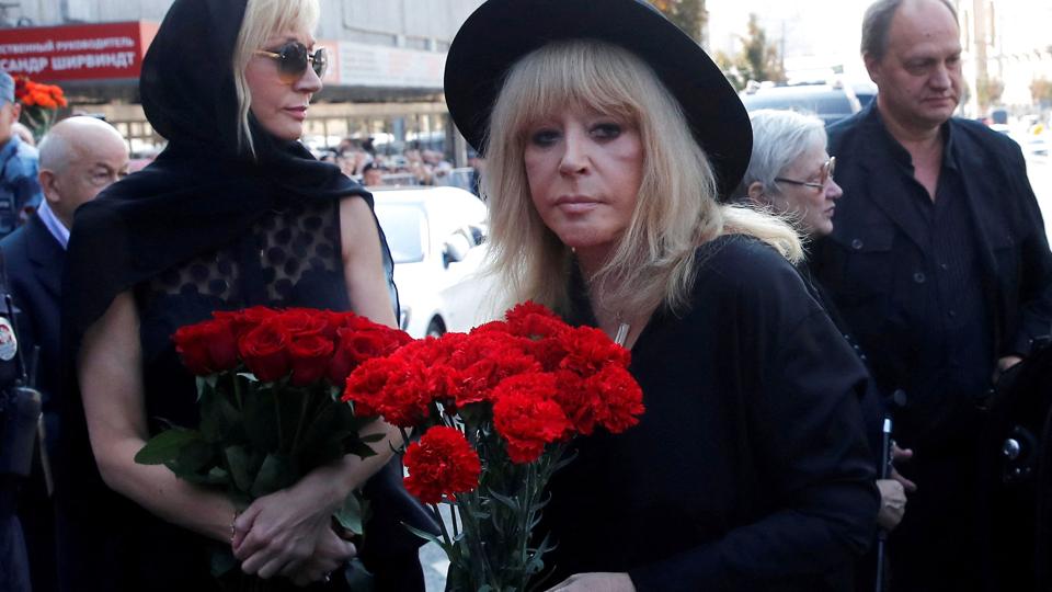 Alla Pugatjova, som også kaldes dronningen af sovjetisk popmusik, fordømmer præsident Vladimir Putin for hans "særlige mission" i Ukraine. <i>Maxim Shemetov/Reuters</i>