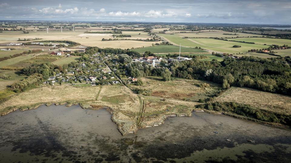 Enhedslisten vil stille beslutningsforslag om, at der skal være et nationalt forbud mod brugen af PFAS-stoffer. Her ses et forurenet område ved Korsør. (Arkivfoto). <i>Mads Claus Rasmussen/Ritzau Scanpix</i>