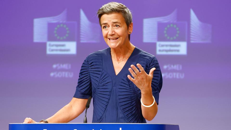 EU-Kommissionen foreslår et nyt kriseinstrument, der blandt andet skal give EU-Kommissionen mulighed for at bede virksomheder producere bestemte varer i krisetider. Det skal give borgere og virksomheder øget sikkerhed i alvorlige kriser, siger EU-kommissær Margrethe Vestager. <i>Stephanie Lecocq/Ritzau Scanpix</i>