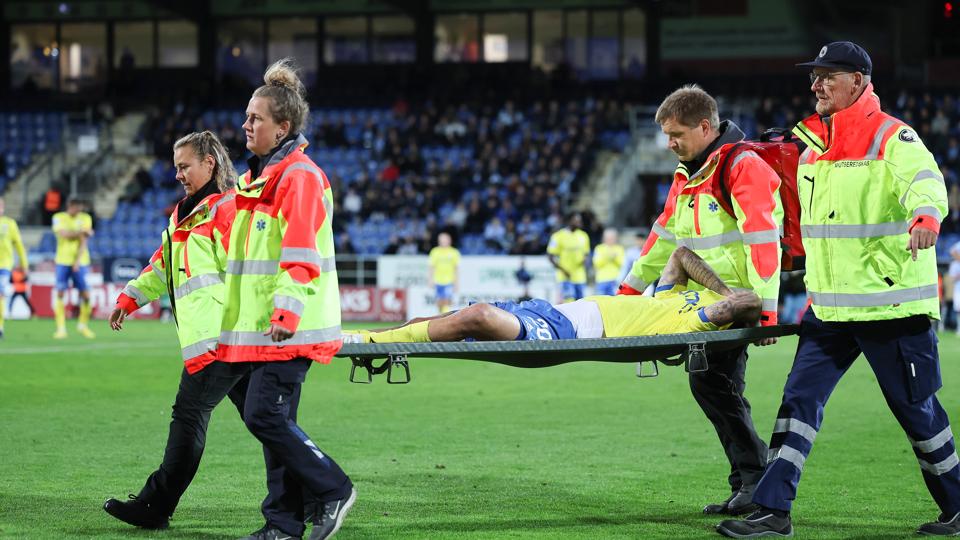 Diego Montiel blev båret fra banen i Haderslev, da Vendsyssel spillede 2-2 mod SønderjyskE. <i>Foto: Bente Poder</i>