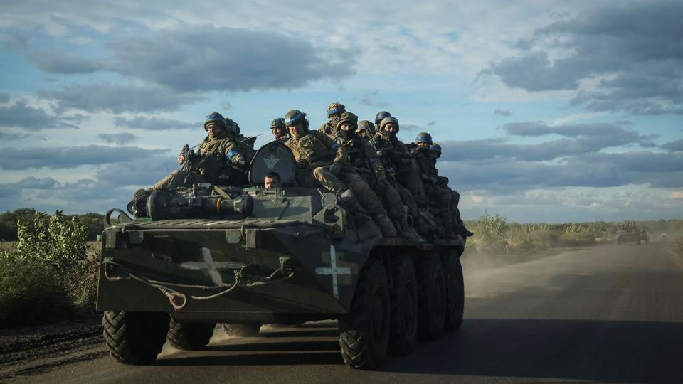 Ukrainske styrker ses i nærheden af byen Izjum, som ligger i regionen Kharkiv. (Arkivfoto) <i>Gleb Garanich/Reuters</i>