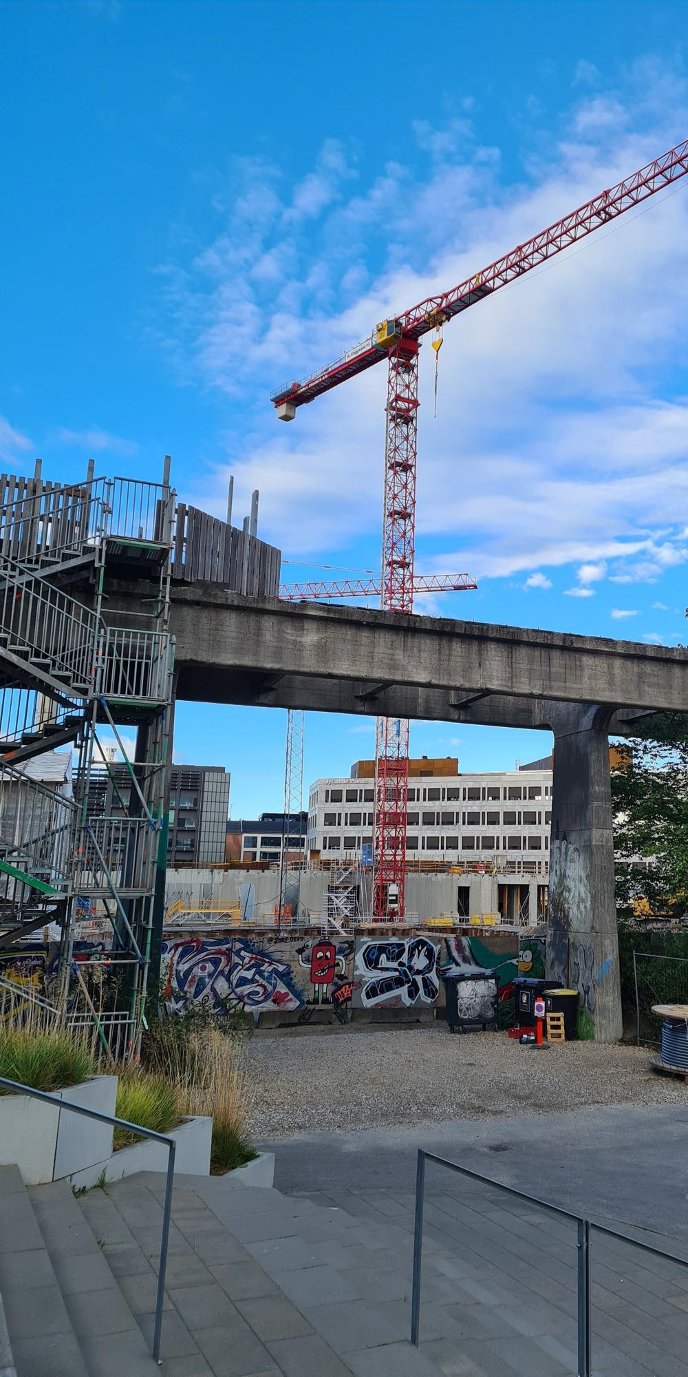 Omdannelsen af det tidligere industriområde i Aarhus' Sydhavn er godt i gang. Kulbroen (midt i billedet), en hævet bypark og passage med inspiration fra New Yorks High Line. Omdannelsen af det tidligere industriområde i Aarhus' Sydhavn er godt i gang. Kulbroen (midt i billedet), en hævet bypark og passage med inspiration fra New Yorks High Line.