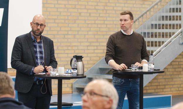 Ministeren har sammen med formand for Landbrug & Fødevarer, Søren Søndergaard, som ses til højre i billedet, holdt flere fælles møder rundt i landet. <i>Privatfoto</i>