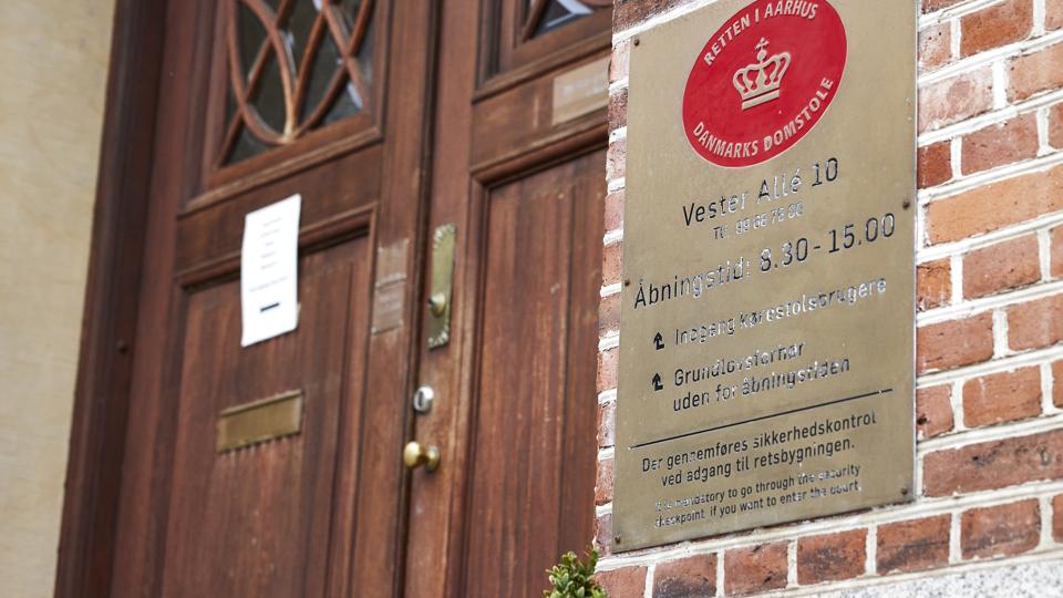 Det er en dommer ved Retten i Aarhus, der tirsdag har fundet grundlag for at varetægtsfængsle den 48-årige mand i fire uger. Han nægter sig skyldig og har kæret kendelsen om fængsling. (Arkivfofo). <i>Mikkel Berg Pedersen/Ritzau Scanpix</i>