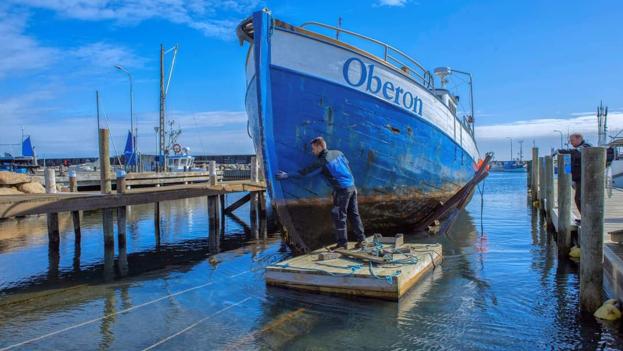 Oberon på værft, mens den bl.a. fik skiftet planker i fribordet. <i>Foto: Inger Nielsen-Aalbaek-dk.</i>