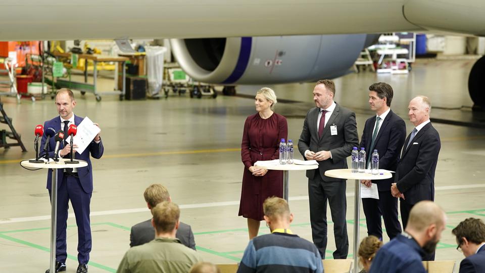 Regeringen fremlagde tirsdag et udspil til, hvordan indenrigsflyvninger i Danmark kan blive grønne i 2030. Det skal ske via en passagerafgift på 13 kroner på alle flyvninger. <i>Liselotte Sabroe/Ritzau Scanpix</i>