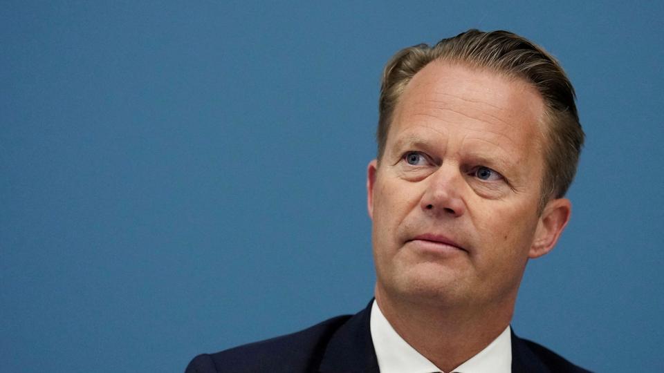 Udenrigsminister Jeppe Kofod (S) har også tirsdag fremsat en stærk fordømmelse af "ethvert russisk forsøg på at legitimere dets kontrol over besatte regioner i Ukraine gennem falske folkeafstemninger." <i>Ints Kalnins/Reuters</i>