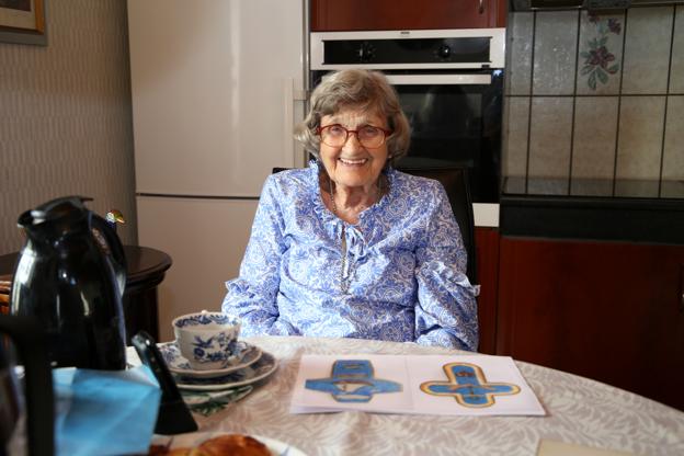 Agnete Brittatius tager imod i sit køkken med kaffe på kanden og nybagte kanelboller. <i>Foto: Hans Sejlund</i>