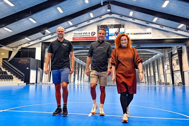 Per Sejer (Centerleder Thy Hallen), Thomas Kold og Lene Nørgaard håber thyboer og Thys virksomheder tager godt i mod det nye initiativ. I så fald er en ny tradition skabt. <i>Foto: Ole Iversen</i>