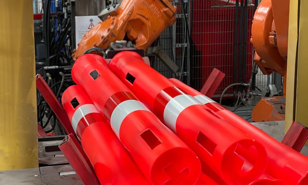 Letbek laver de orange pæle, der bruges i forbindelse med vejarbejde. Letbek laver de orange pæle, der bruges i forbindelse med vejarbejde.