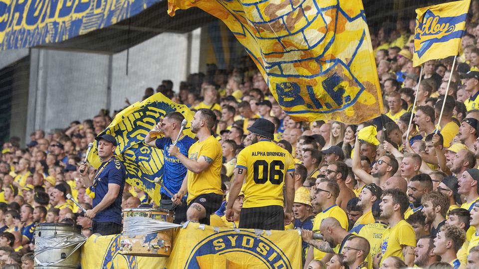 Brøndbys fans er ikke udelt begejstret for, at en udenlandske ejer med flere klubber i porteføljen kan få afgørende indflydelse i Brøndby. (Arkivfoto) <i>Claus Bech/Ritzau Scanpix</i>