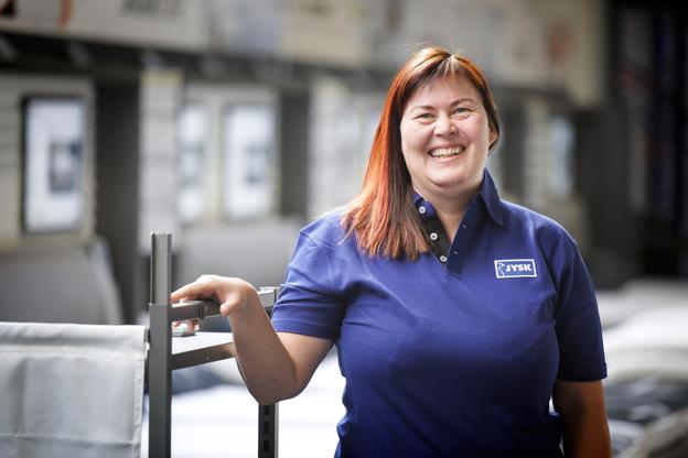 Butikschef i Jysk Hobro, Rikke Frank Meilby, glæder sig til, at butikken flytter i nye lokaler. <i>Foto: Torben Hansen</i>