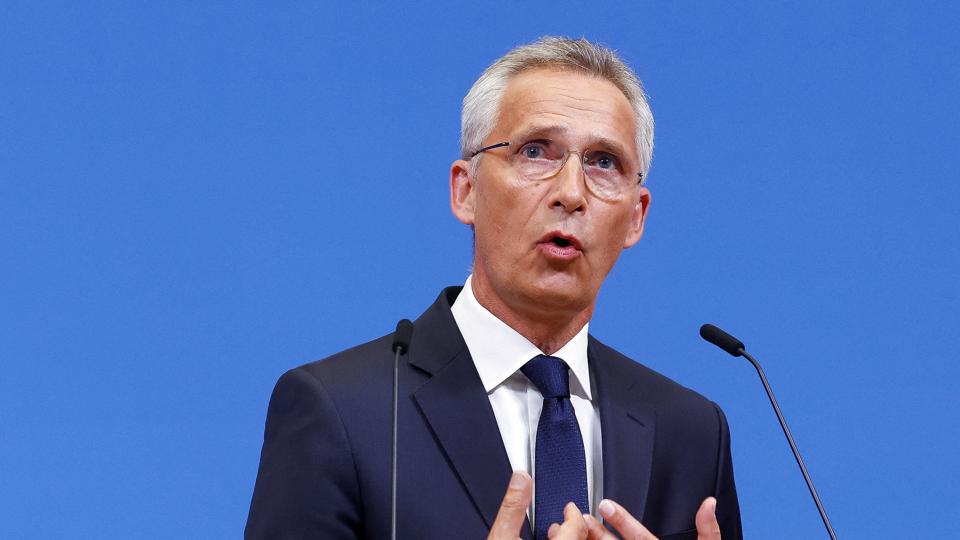 Natos generalsekretær, Jens Stoltenberg, siger, at der indtil videre ikke er set tegn på ændringer i Ruslands atomvåbenstillinger. Han kalder den russiske præsident, Vladimir Putins, tale om militær mobilisering "farlig og hensynsløs atomretorik". (Arkivfoto). <i>Jonathan Ernst/Reuters</i>