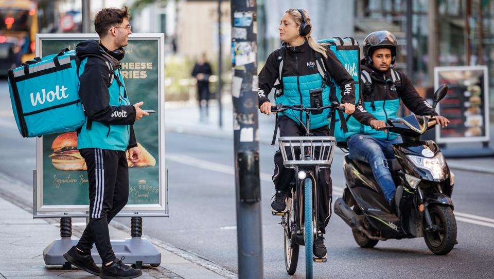 Aalborgs takeaway-steder er pressede af leveringstjenester som Wolt, der trækker alle kunderne over på deres platform. Det skaber stor omsætning men deraf meget lille indtjening for stederne, der nu i stedet for opfordrer kunderne til at bestille direkte og hente selv. Mange er på tærsklen til at lukke. <i>Foto: Martin Damgård</i>